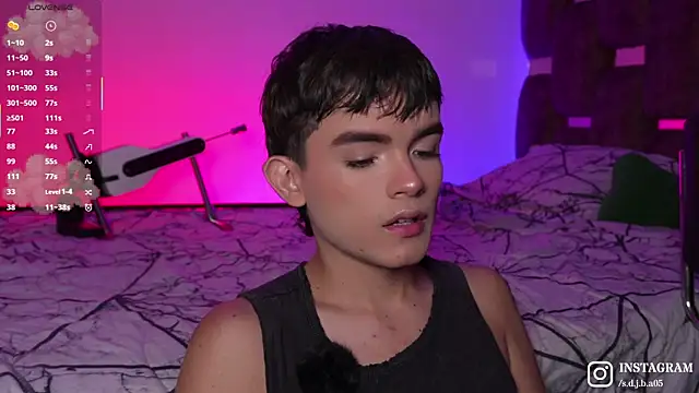 Snapshot of Angelo_018 chatting on 10-18-25, 09:32 Angelo 018 online show from 10-18-25, 09:32