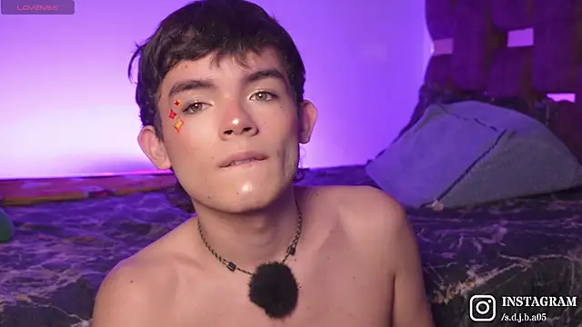 Snapshot of Angelo_018 chatting on 11-23-25, 04:45 Angelo 018 online show from 11-23-25, 04:45