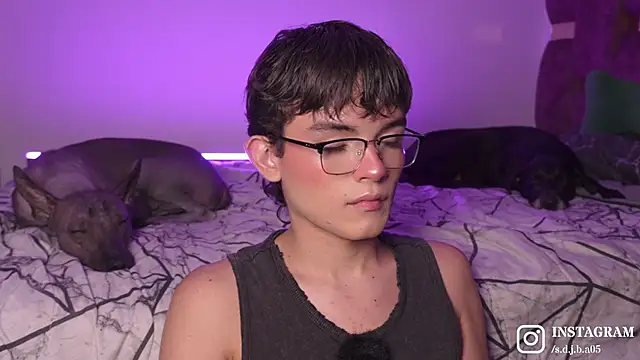 Snapshot of Angelo_018 chatting on 11-30-25, 04:05 Angelo 018 online show from 11-30-25, 04:05