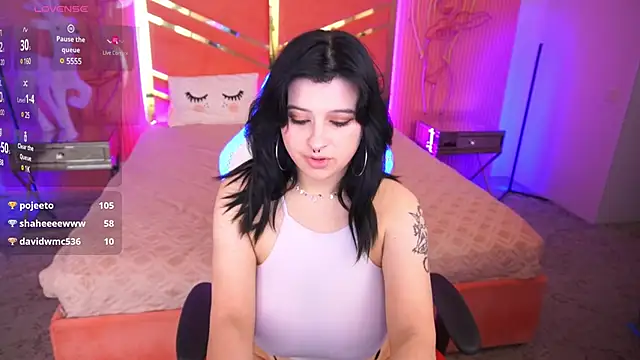 Miki Kivi online show from 12-18-24, 11:08