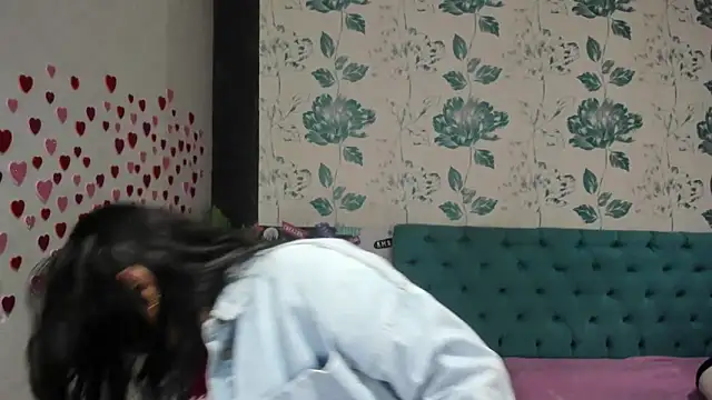 Snapshot of LindaBreeS chatting on 02-13-25, 04:50 LindaBreeS online show from 02-13-25, 04:50