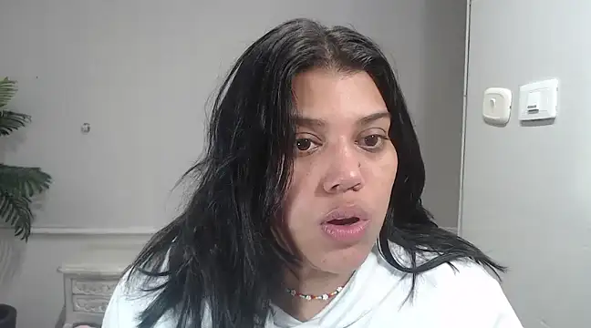 Snapshot of LindaBreeS chatting on 02-17-25, 08:04 LindaBreeS online show from 02-17-25, 08:04