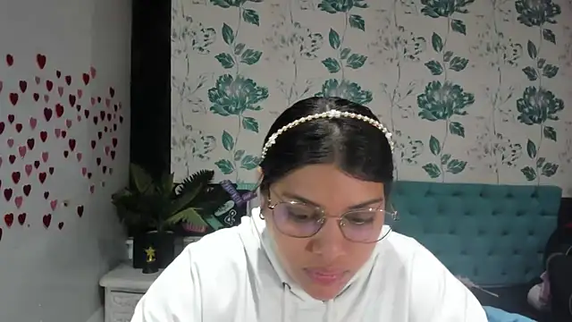 Snapshot of LindaBreeS chatting on 02-28-25, 02:09 LindaBreeS online show from 02-28-25, 02:09