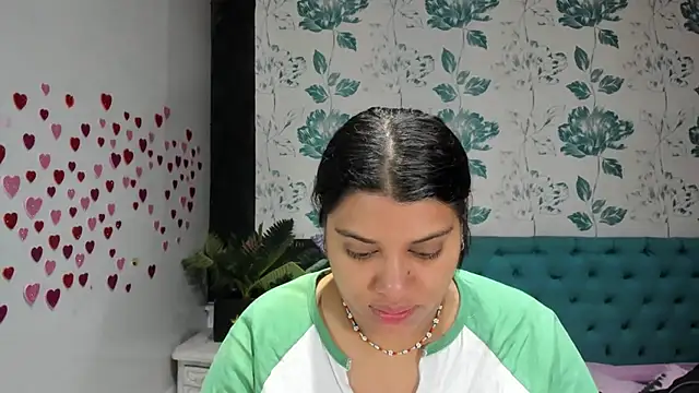 Snapshot of LindaBreeS chatting on 03-08-25, 02:08 LindaBreeS online show from 03-08-25, 02:08