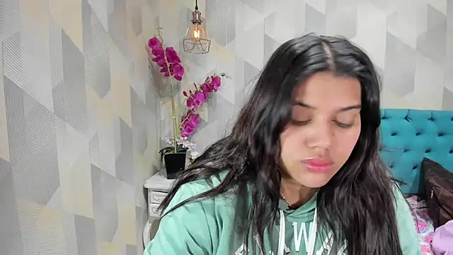 Snapshot of LindaBreeS chatting on 09-11-25, 03:06 LindaBreeS online show from 09-11-25, 03:06