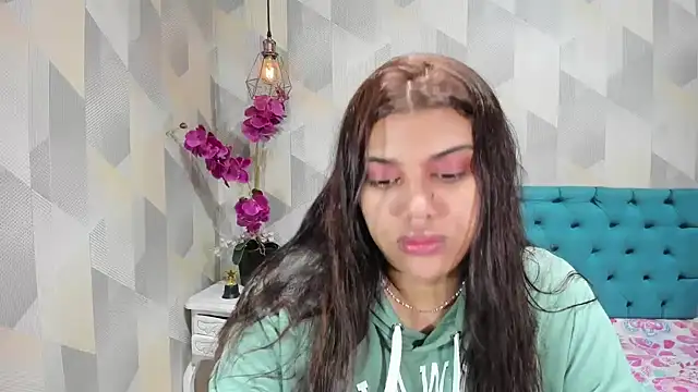 Snapshot of LindaBreeS chatting on 09-15-25, 04:23 LindaBreeS online show from 09-15-25, 04:23