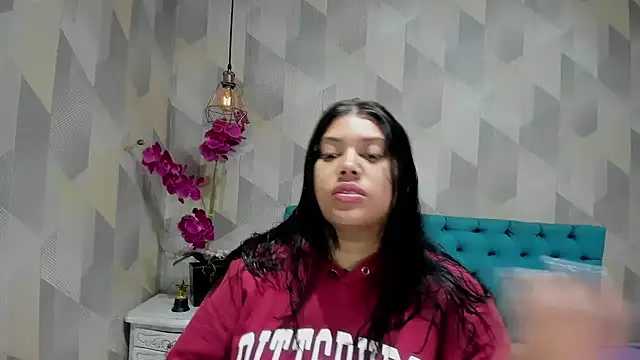 Snapshot of LindaBreeS chatting on 10-12-25, 01:21 LindaBreeS online show from 10-12-25, 01:21