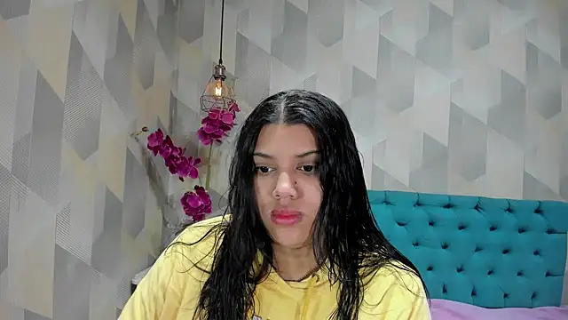 Snapshot of LindaBreeS chatting on 10-13-25, 01:00 LindaBreeS online show from 10-13-25, 01:00