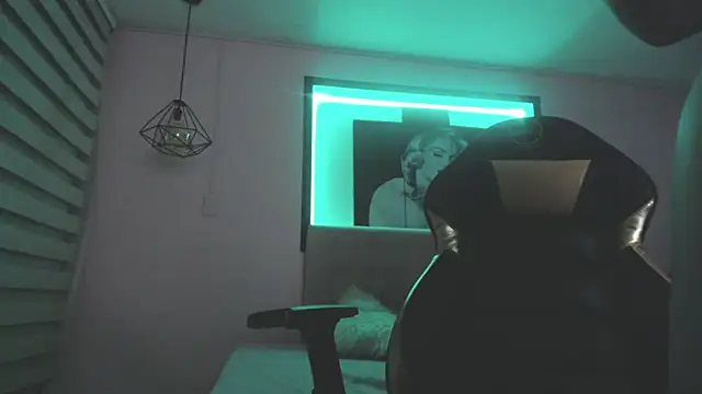 Andrea Ramos online show from 03-18-25, 03:20