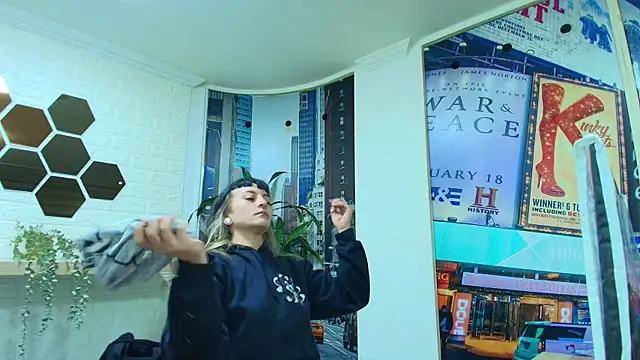 Naughty Kittenm online show from 03-05-25, 10:22