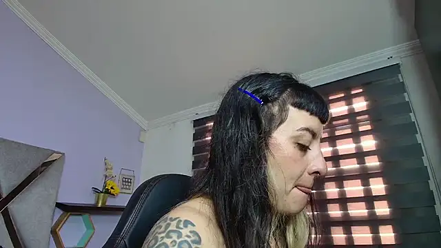 Naughty Kittenm online show from 10-02-25, 11:39