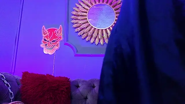 Julieta Russell online show from 02-24-25, 01:10