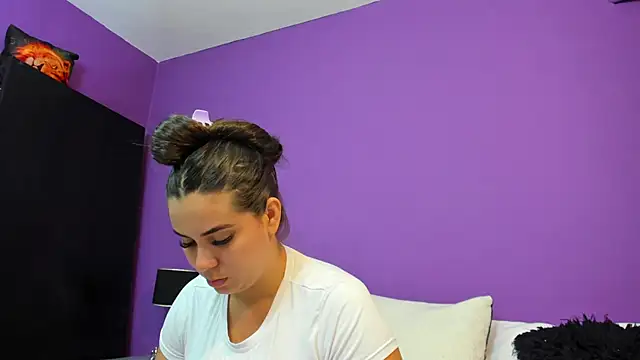 Snapshot of MadisonJenner chatting on 02-21-26, 11:22 MadisonJenner online show from 02-21-26, 11:22