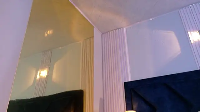 Snapshot of MollyCruz chatting on 10-21-25, 10:38 MollyCruz online show from 10-21-25, 10:38