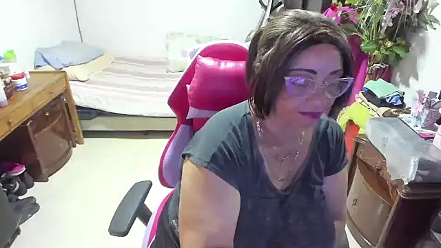 Snapshot of Mrs_mommy_ chatting on 02-03-25, 05:03 Mrs mommy online show from 02-03-25, 05:03