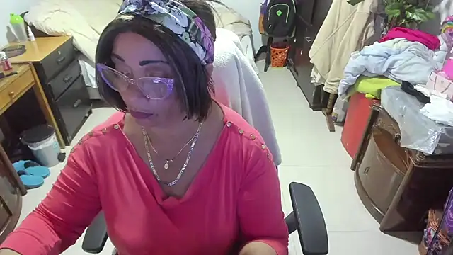 Snapshot of Mrs_mommy_ chatting on 02-15-25, 06:55 Mrs mommy online show from 02-15-25, 06:55