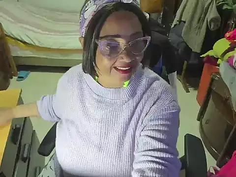 Snapshot of Mrs_mommy_ chatting on 03-12-25, 10:17 Mrs mommy online show from 03-12-25, 10:17