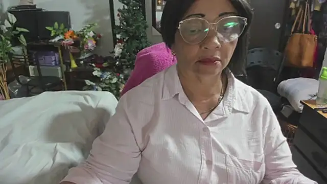 Snapshot of Mrs_mommy_ chatting on 12-05-25, 01:25 Mrs mommy online show from 12-05-25, 01:25