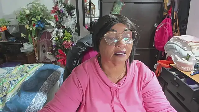 Snapshot of Mrs_mommy_ chatting on 12-17-25, 11:22 Mrs mommy online show from 12-17-25, 11:22