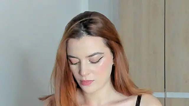 Snapshot of Bellacrox chatting on 12-11-24, 12:44 Bellacrox online show from 12-11-24, 12:44