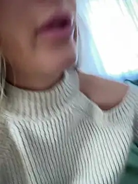 Snapshot of HotXMom chatting on 02-19-25, 10:45 HotXMom online show from 02-19-25, 10:45