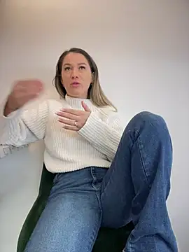 Snapshot of HotXMom chatting on 02-20-25, 04:50 HotXMom online show from 02-20-25, 04:50