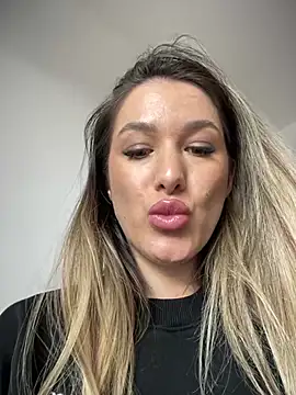 Snapshot of HotXMom chatting on 02-25-25, 04:46 HotXMom online show from 02-25-25, 04:46