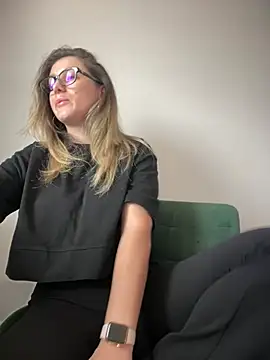 Snapshot of HotXMom chatting on 03-12-25, 07:35 HotXMom online show from 03-12-25, 07:35