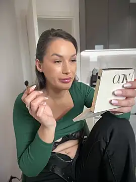 Snapshot of HotXMom chatting on 03-19-25, 07:40 HotXMom online show from 03-19-25, 07:40