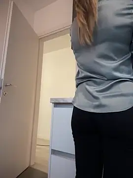 Snapshot of HotXMom chatting on 11-30-25, 11:58 HotXMom online show from 11-30-25, 11:58