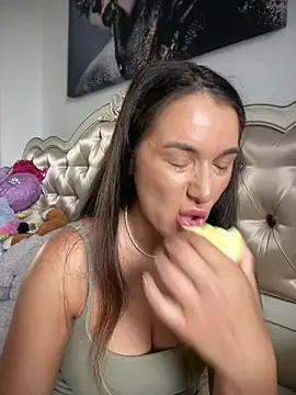Snapshot of HotXMom chatting on 07-03-26, 06:20 HotXMom online show from 07-03-26, 06:20