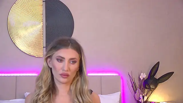 Snapshot of EvellineClaire chatting on 10-11-25, 08:35 EvellineClaire online show from 10-11-25, 08:35