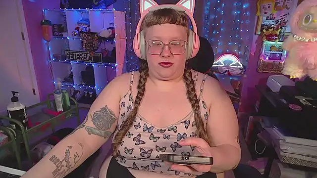 Snapshot of FatVeronica chatting on 03-14-26, 09:15 FatVeronica online show from 03-14-26, 09:15