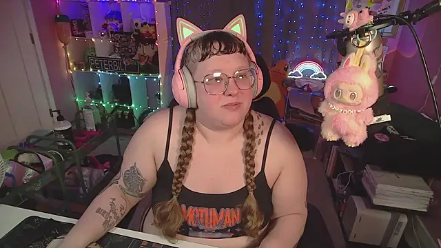 Snapshot of FatVeronica chatting on 03-22-26, 02:20 FatVeronica online show from 03-22-26, 02:20