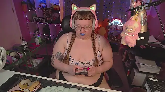 Snapshot of FatVeronica chatting on 03-27-26, 04:29 FatVeronica online show from 03-27-26, 04:29