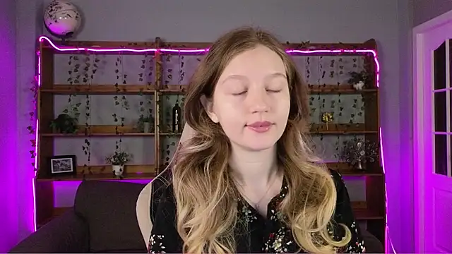 Ksuhesa online show from 12-22-25, 01:13