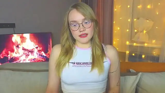 Aurora Golden1 online show from 12-21-24, 03:53