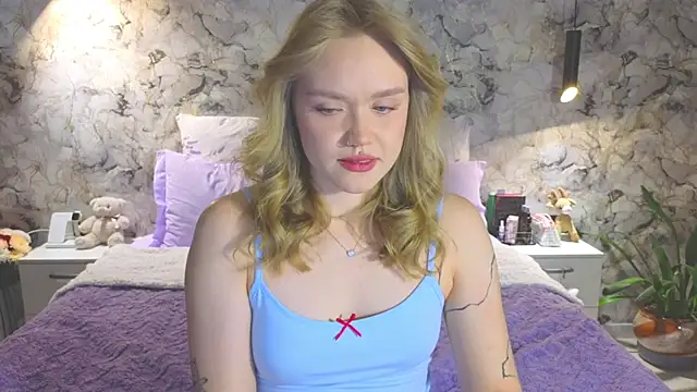 Aurora Golden1 online show from 11-19-25, 05:13