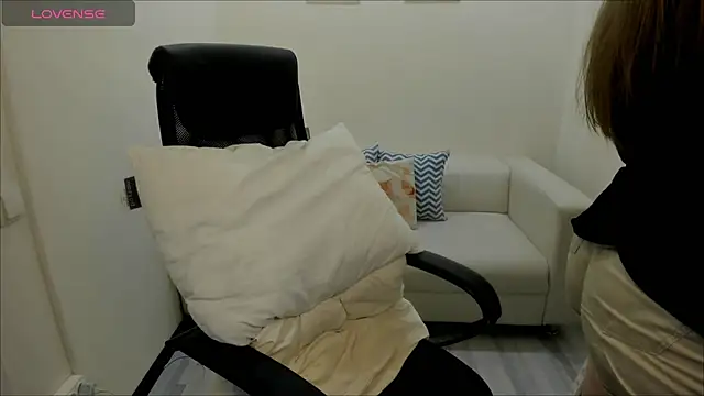 Snapshot of AlisaBacker chatting on 12-13-24, 01:12 AlisaBacker online show from 12-13-24, 01:12