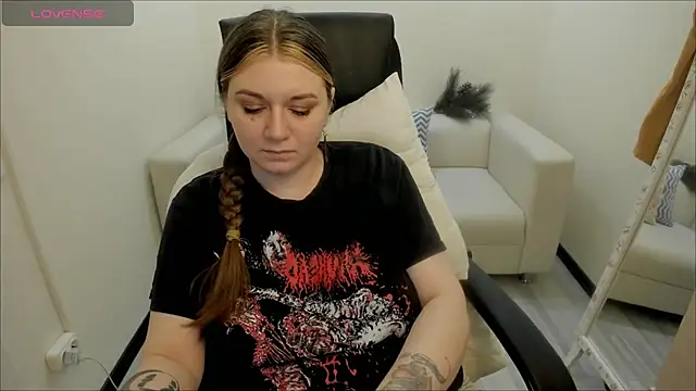 Snapshot of AlisaBacker chatting on 12-27-24, 10:37 AlisaBacker online show from 12-27-24, 10:37