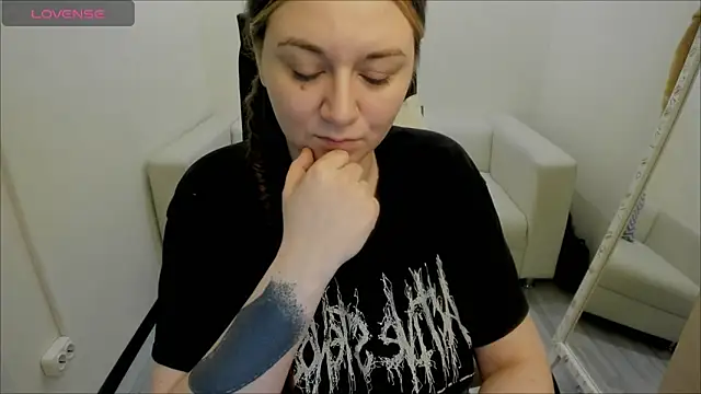 Snapshot of AlisaBacker chatting on 01-09-25, 03:47 AlisaBacker online show from 01-09-25, 03:47