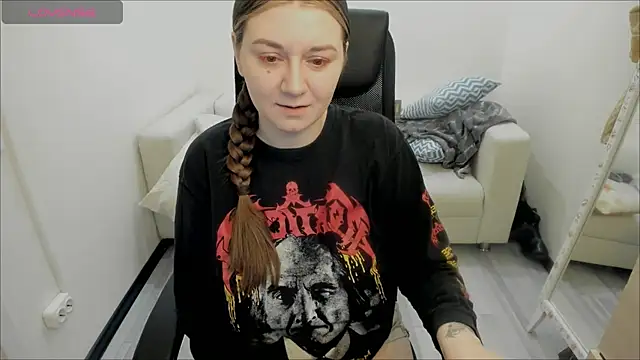 Snapshot of AlisaBacker chatting on 01-11-25, 11:02 AlisaBacker online show from 01-11-25, 11:02