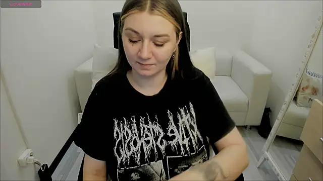 Snapshot of AlisaBacker chatting on 01-24-25, 03:24 AlisaBacker online show from 01-24-25, 03:24