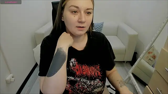 Snapshot of AlisaBacker chatting on 01-28-25, 04:41 AlisaBacker online show from 01-28-25, 04:41