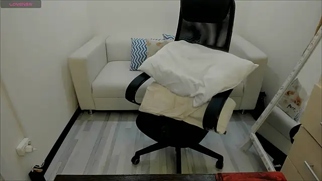 Snapshot of AlisaBacker chatting on 01-29-25, 12:24 AlisaBacker online show from 01-29-25, 12:24