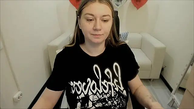 Snapshot of AlisaBacker chatting on 02-12-25, 04:44 AlisaBacker online show from 02-12-25, 04:44