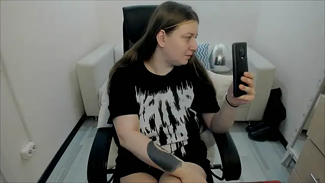 Snapshot of AlisaBacker chatting on 02-14-25, 09:21 AlisaBacker online show from 02-14-25, 09:21