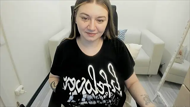 Snapshot of AlisaBacker chatting on 03-01-25, 06:03 AlisaBacker online show from 03-01-25, 06:03