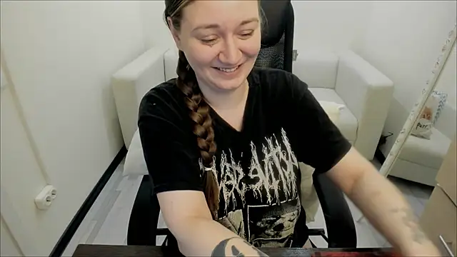 Snapshot of AlisaBacker chatting on 03-08-25, 12:00 AlisaBacker online show from 03-08-25, 12:00