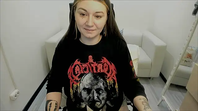 Snapshot of AlisaBacker chatting on 03-20-25, 04:31 AlisaBacker online show from 03-20-25, 04:31